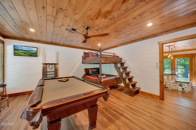 825 & 829 Willow Brook Way, Gatlinburg, TN 37738