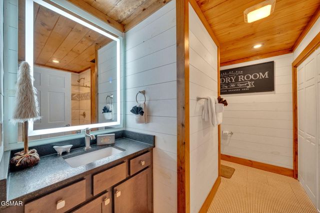 825 & 829 Willow Brook Way, Gatlinburg, TN 37738