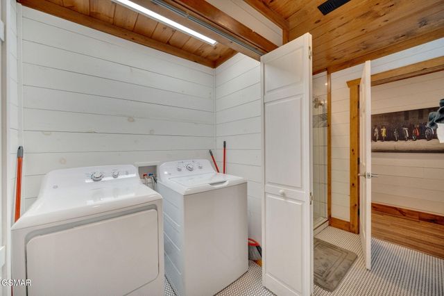 825 & 829 Willow Brook Way, Gatlinburg, TN 37738