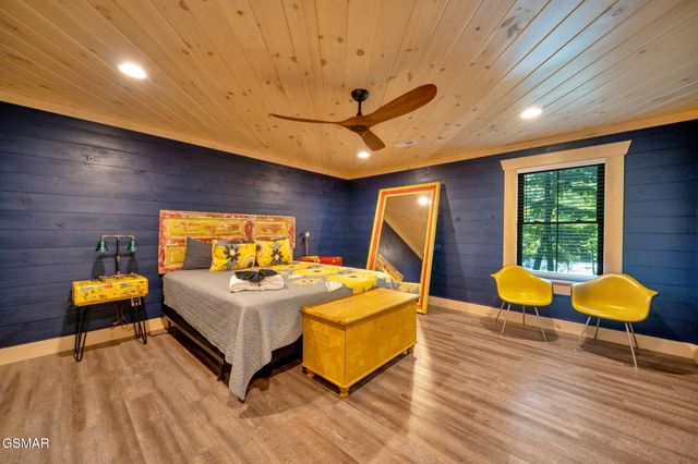 825 & 829 Willow Brook Way, Gatlinburg, TN 37738