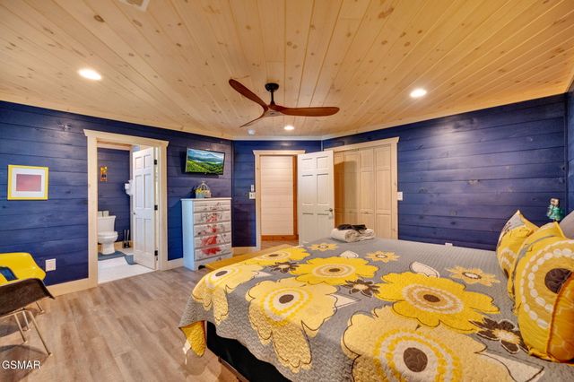 825 & 829 Willow Brook Way, Gatlinburg, TN 37738