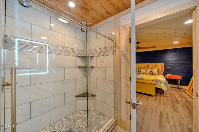 825 & 829 Willow Brook Way, Gatlinburg, TN 37738