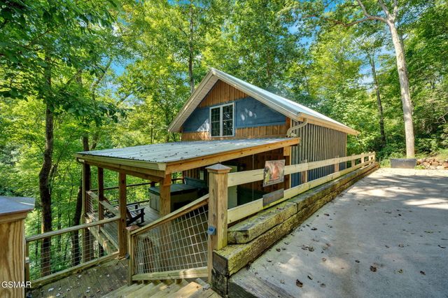 825 & 829 Willow Brook Way, Gatlinburg, TN 37738
