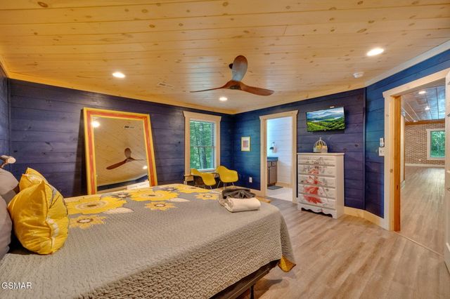 825 & 829 Willow Brook Way, Gatlinburg, TN 37738