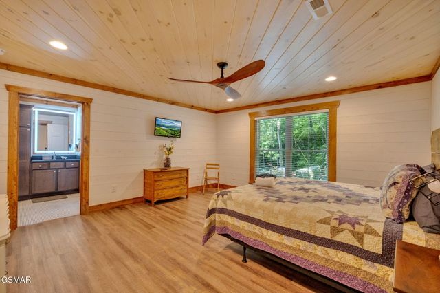 825 & 829 Willow Brook Way, Gatlinburg, TN 37738