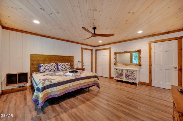 825 & 829 Willow Brook Way, Gatlinburg, TN 37738