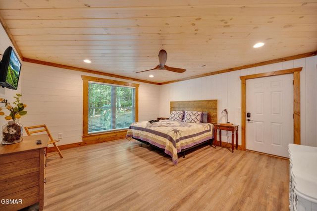 825 & 829 Willow Brook Way, Gatlinburg, TN 37738