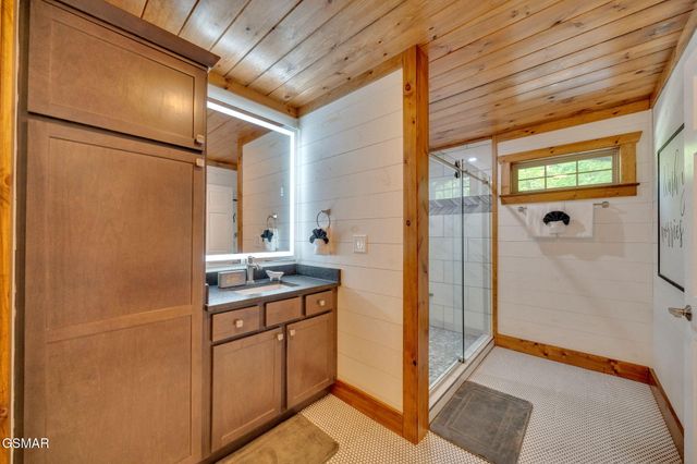 825 & 829 Willow Brook Way, Gatlinburg, TN 37738