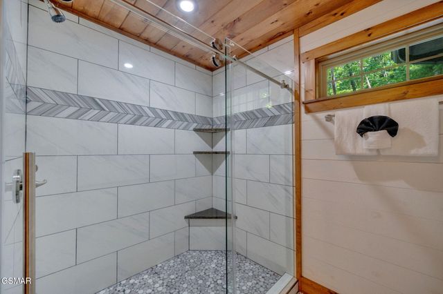 825 & 829 Willow Brook Way, Gatlinburg, TN 37738