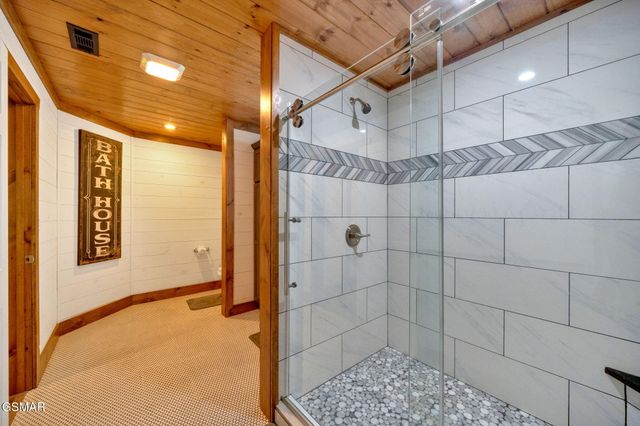 825 & 829 Willow Brook Way, Gatlinburg, TN 37738