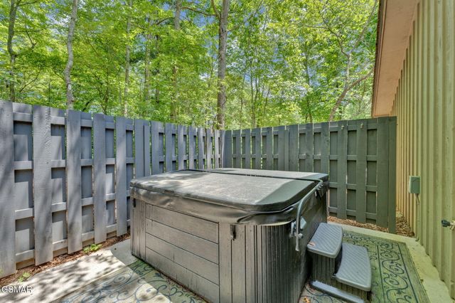 825 & 829 Willow Brook Way, Gatlinburg, TN 37738