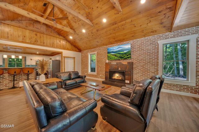 825 & 829 Willow Brook Way, Gatlinburg, TN 37738