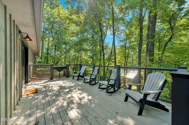 825 & 829 Willow Brook Way, Gatlinburg, TN 37738