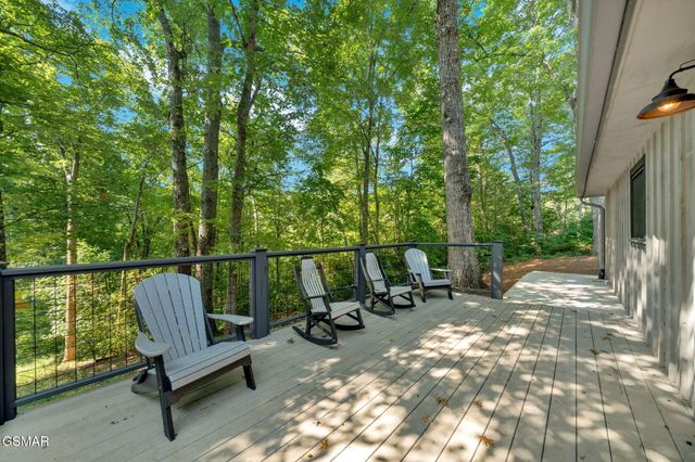 825 & 829 Willow Brook Way, Gatlinburg, TN 37738