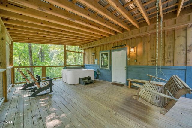 825 & 829 Willow Brook Way, Gatlinburg, TN 37738