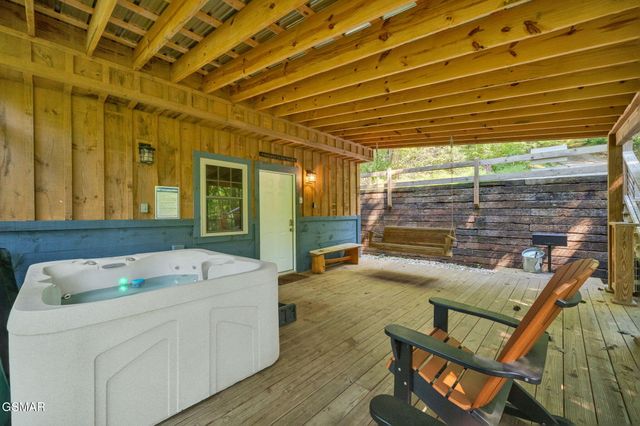 825 & 829 Willow Brook Way, Gatlinburg, TN 37738