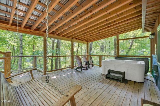 825 & 829 Willow Brook Way, Gatlinburg, TN 37738