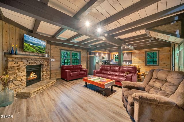 825 & 829 Willow Brook Way, Gatlinburg, TN 37738