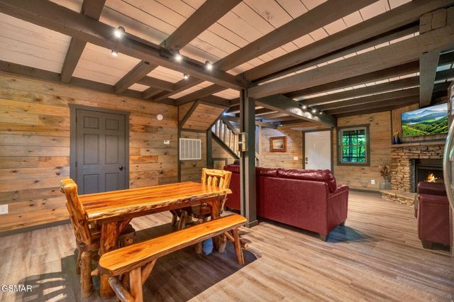 825 & 829 Willow Brook Way, Gatlinburg, TN 37738