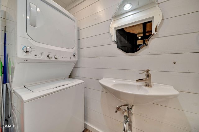 825 & 829 Willow Brook Way, Gatlinburg, TN 37738