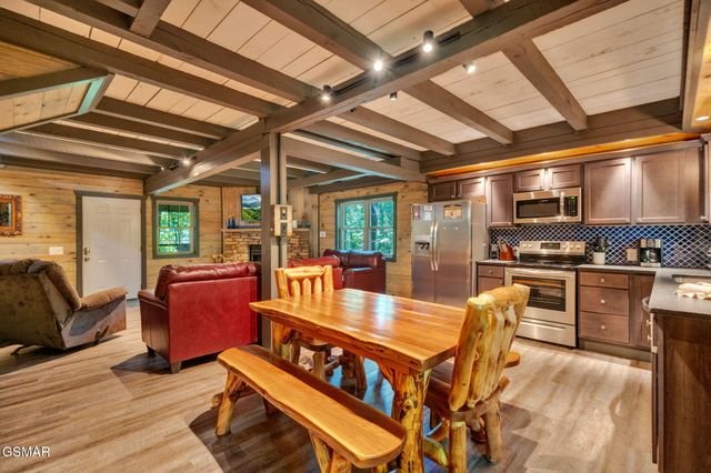 825 & 829 Willow Brook Way, Gatlinburg, TN 37738