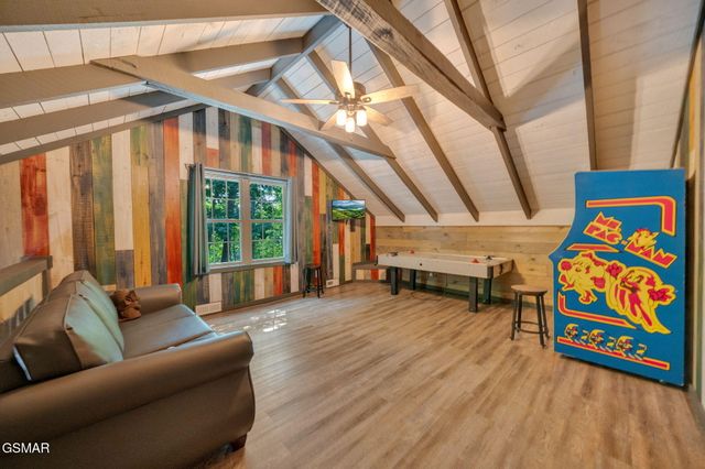 825 & 829 Willow Brook Way, Gatlinburg, TN 37738