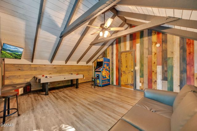 825 & 829 Willow Brook Way, Gatlinburg, TN 37738