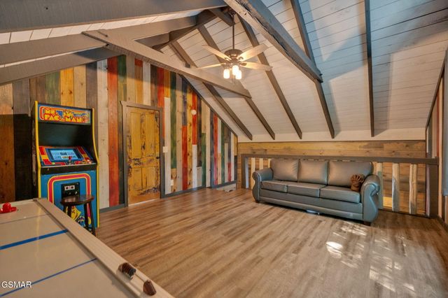 825 & 829 Willow Brook Way, Gatlinburg, TN 37738