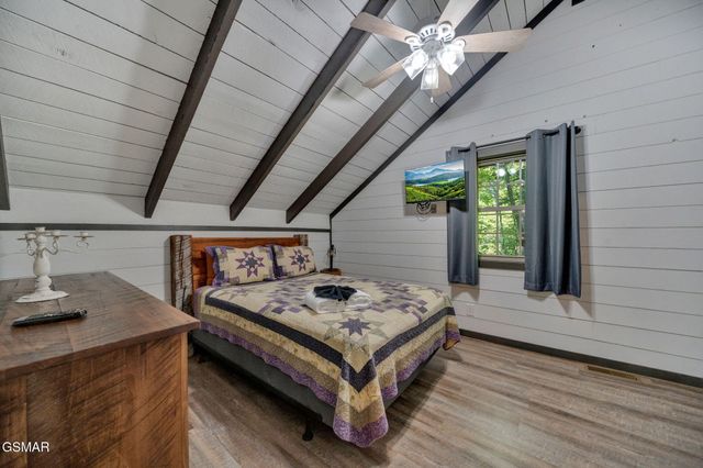 825 & 829 Willow Brook Way, Gatlinburg, TN 37738