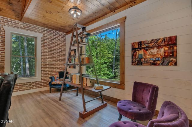 825 & 829 Willow Brook Way, Gatlinburg, TN 37738