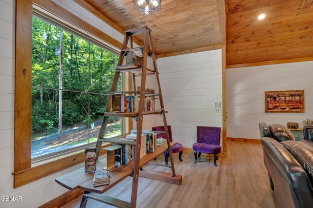 825 & 829 Willow Brook Way, Gatlinburg, TN 37738