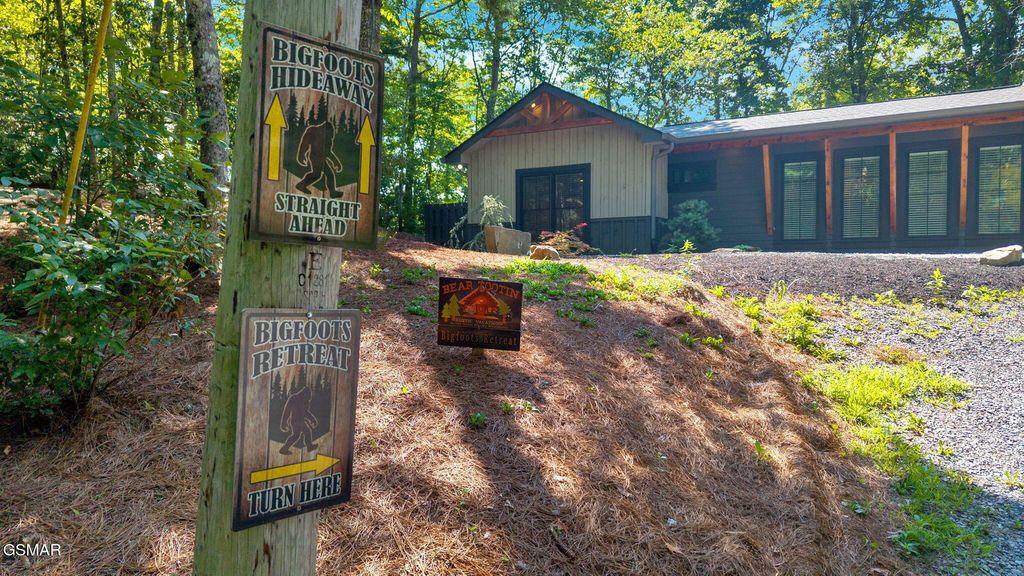 825 & 829 Willow Brook Way, Gatlinburg, TN 37738