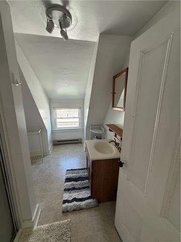 28 Calvert Street 3, Newport, RI 02840