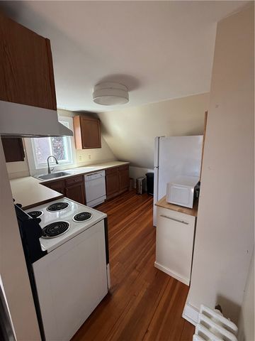 28 Calvert Street 3, Newport, RI 02840