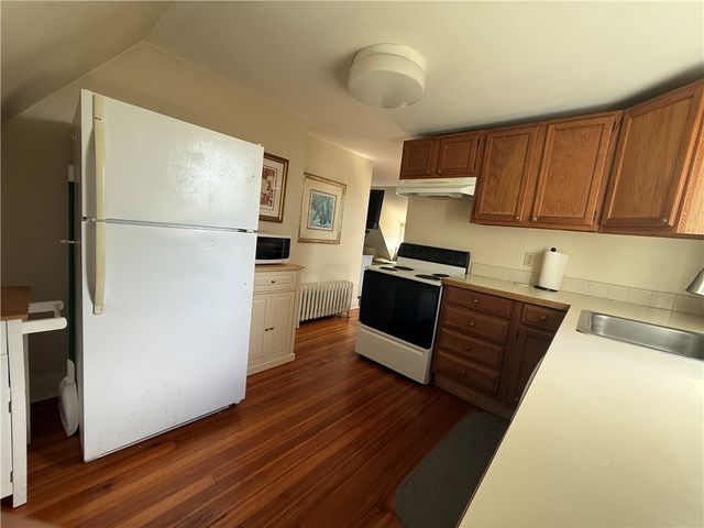 28 Calvert Street 3, Newport, RI 02840