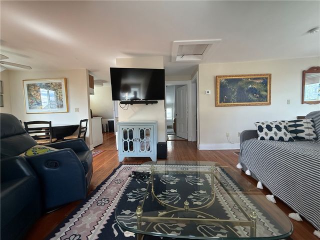 28 Calvert Street 3, Newport, RI 02840