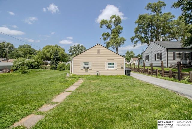 6620 Seward Street, Omaha, NE 68104