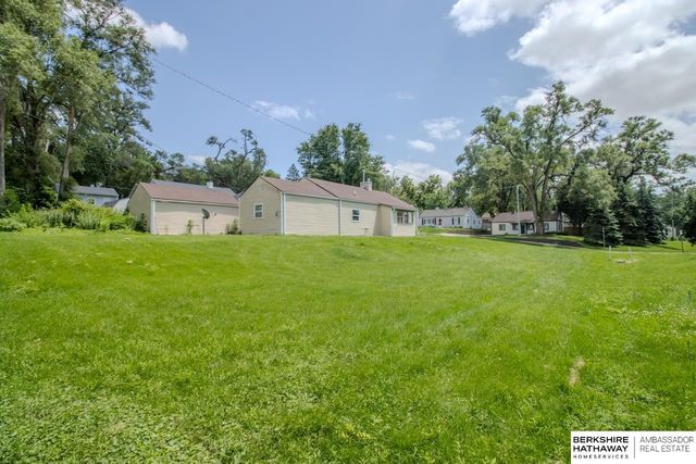 6620 Seward Street, Omaha, NE 68104