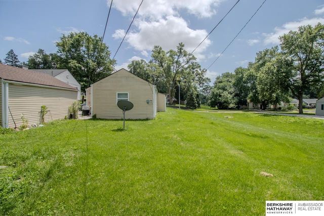 6620 Seward Street, Omaha, NE 68104