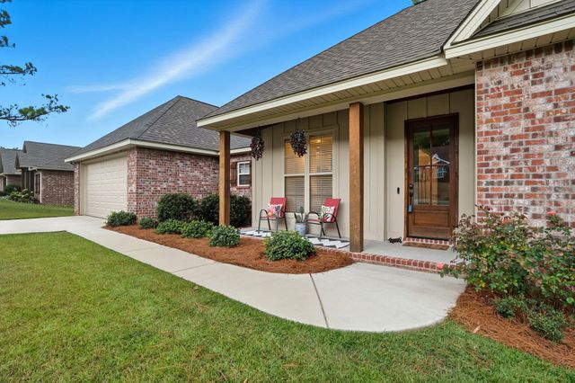 90 Zachary Dr., Hattiesburg, MS 39402