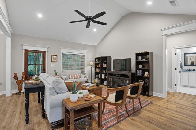 90 Zachary Dr., Hattiesburg, MS 39402