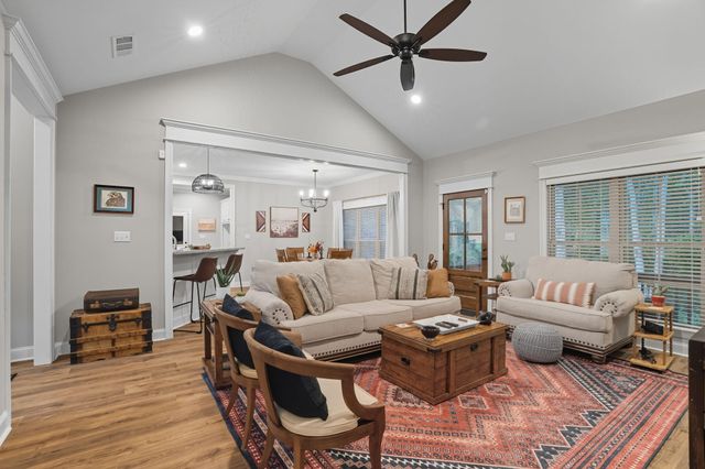 90 Zachary Dr., Hattiesburg, MS 39402