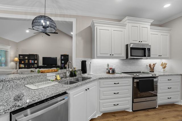 90 Zachary Dr., Hattiesburg, MS 39402