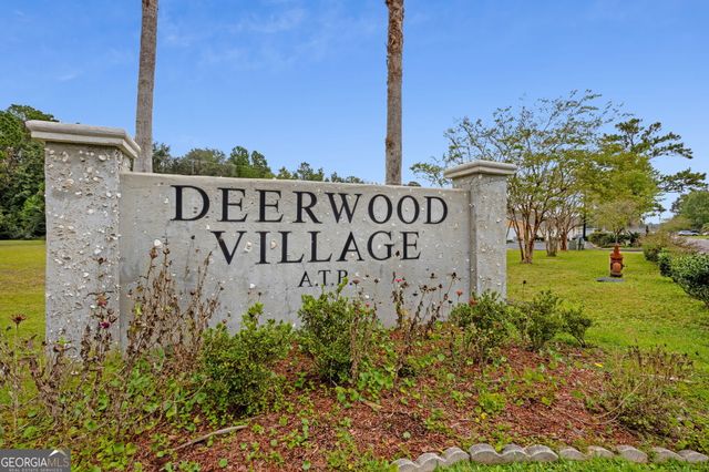 348 Deerwood Village Drive, Woodbine, GA 31569