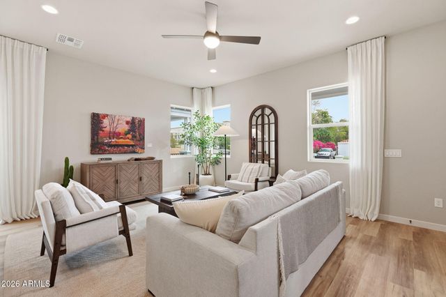 117 W WILLO Court, Phoenix, AZ 85003