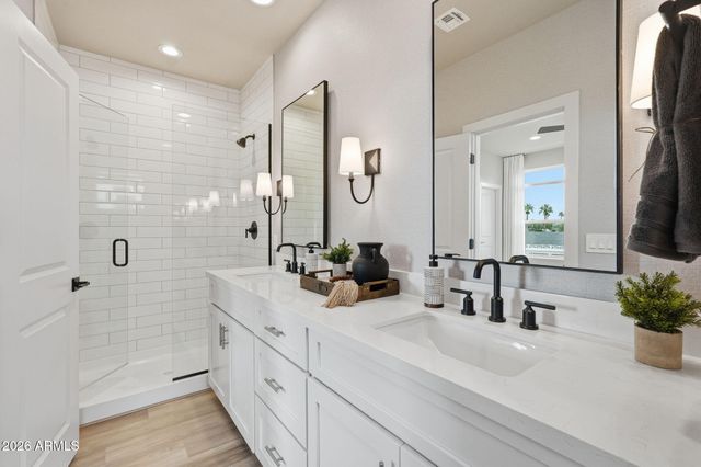 117 W WILLO Court, Phoenix, AZ 85003