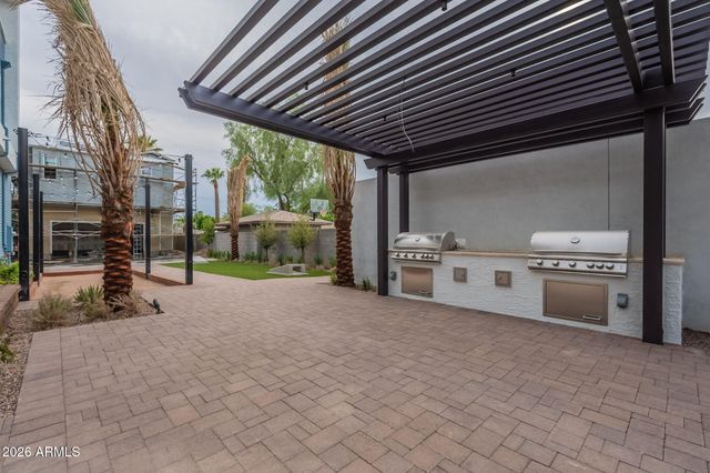 117 W WILLO Court, Phoenix, AZ 85003