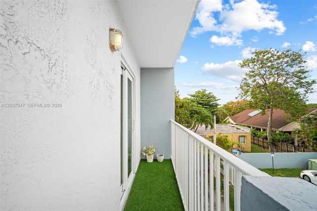 2575 SW 27th Ave 304, Miami, FL 33133