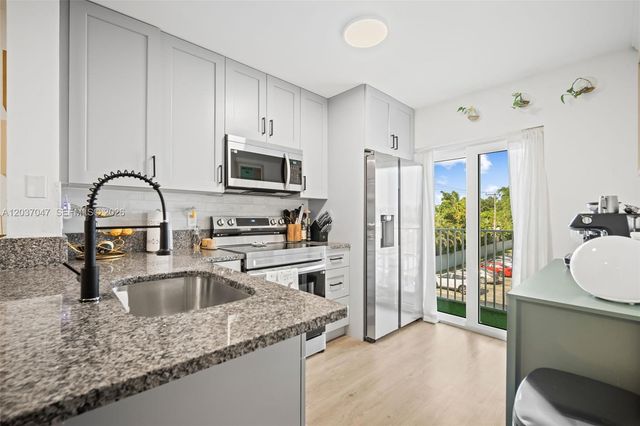 2575 SW 27th Ave 304, Miami, FL 33133