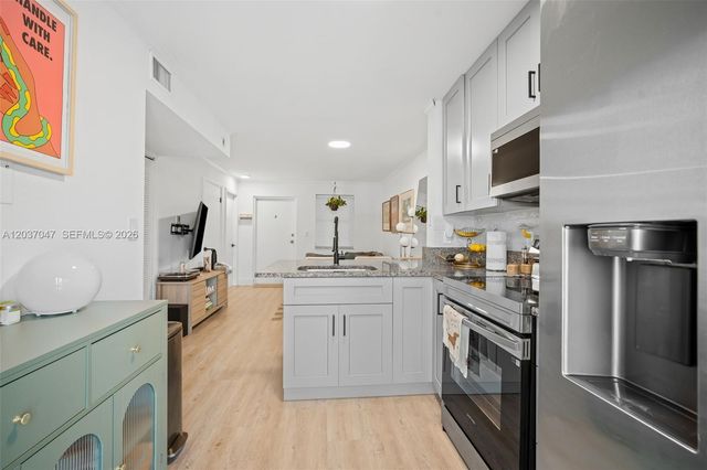 2575 SW 27th Ave 304, Miami, FL 33133